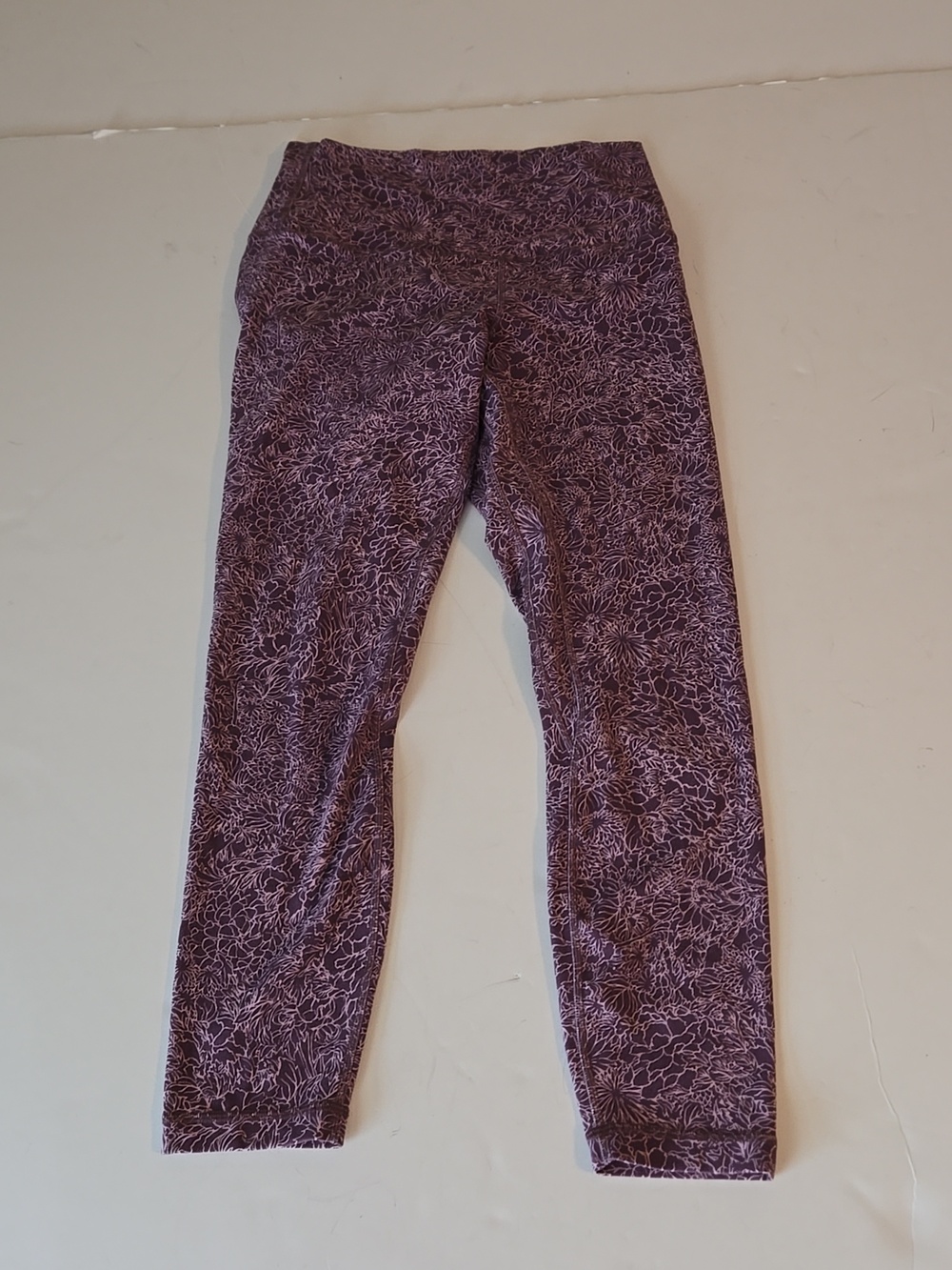 Lululemon Women's Pant Leggings  Purple Print Size 8